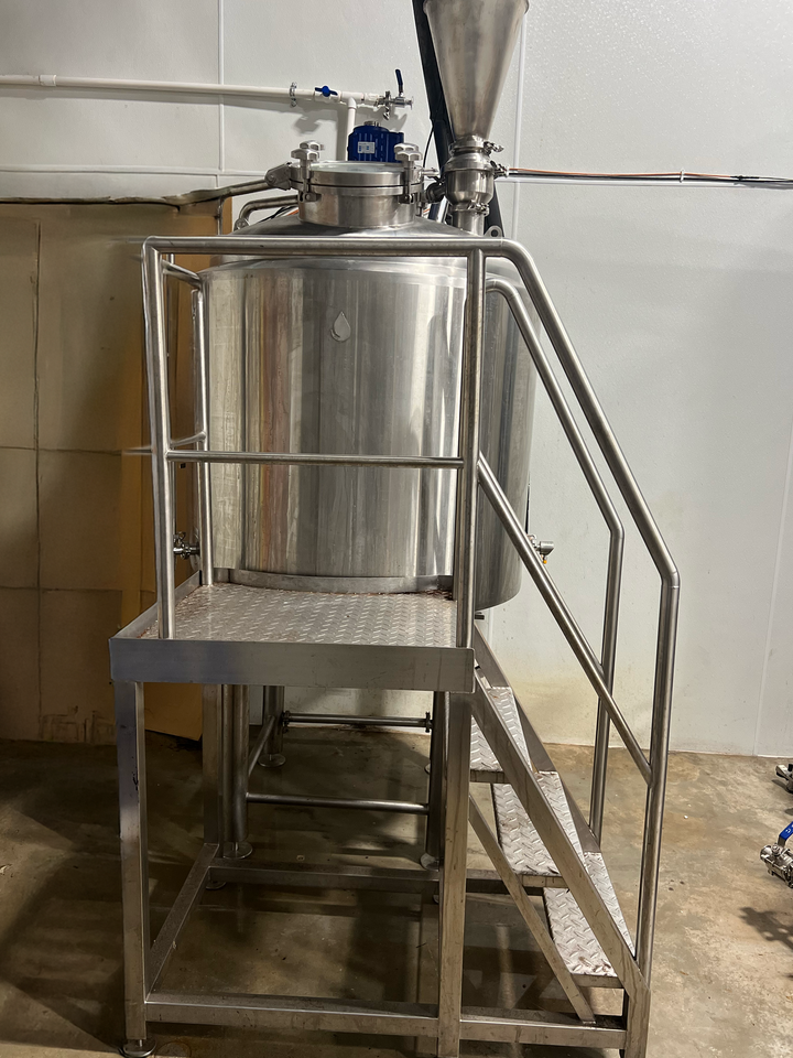 5 bbl cold brew tank Stainless steel brewing equipment with a ladder in a brewery setting